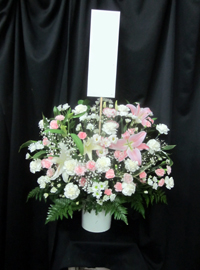 葬儀供花　菊メイン　埼玉県春日部市の葬儀社会館