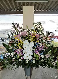 葬儀供花　洋花＋胡蝶蘭　佐賀県佐賀市　ジェイエイやすらぎ南部会館　届け