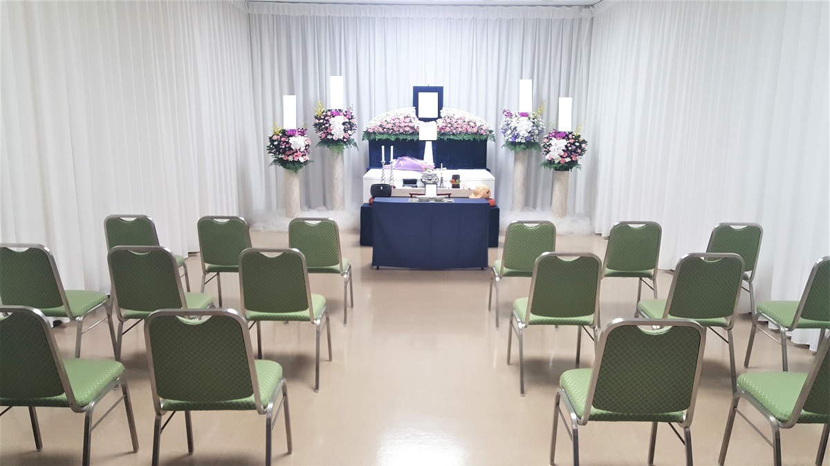 増加する家族葬・一日葬への葬儀供花の贈り方・注意点 - 葬儀お花お届け便